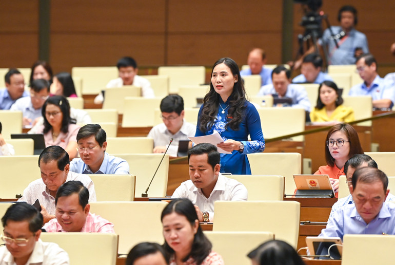 Đại biểu Âu Thị Mai - Đoàn đại biểu Quốc hội tỉnh Tuyên Quang. (Ảnh: DUY LINH)