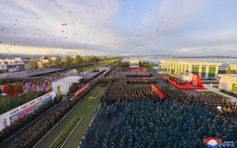 Toàn cảnh lễ khánh thành tại trang trại. Ảnh: KCNA