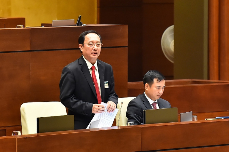 Bộ trưởng Khoa học và Công nghệ Huỳnh Thành Đạt trả lời chất vấn của các đại biểu Quốc hội. (Ảnh: THỦY NGUYÊN)