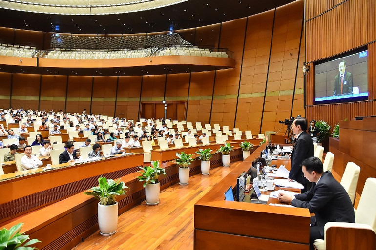 Quang cảnh phiên chất vấn Bộ trưởng Khoa học và Công nghệ Huỳnh Thành Đạt. (Ảnh: THỦY NGUYÊN)