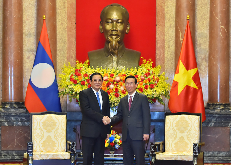 Chủ tịch nước Võ Văn Thưởng và Thủ tướng nước Cộng hòa Dân chủ Nhân dân Lào Sonexay Siphandone tại buổi tiếp. (Ảnh: THỦY NGUYÊN)