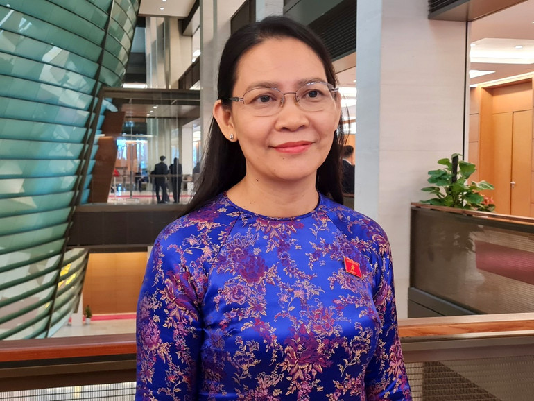 Đại biểu Huỳnh Thị Ánh Sương - Phó Trưởng Đoàn đại biểu Quốc hội chuyên trách tỉnh Quảng Ngãi. (Ảnh: TRUNG HƯNG)