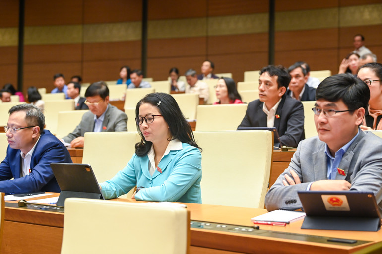 Các đại biểu tham dự phiên họp của Quốc hội, chiều 21/11/2023. (Ảnh: DUY LINH)