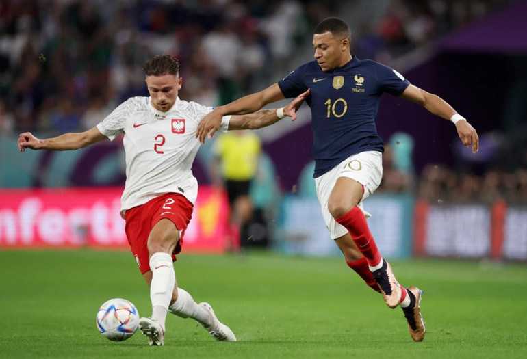 Tốc độ và khả năng càn lướt của Mbappe (số 10) là vũ khí thực sự nguy hiểm của Pháp. (Ảnh: FIFA)