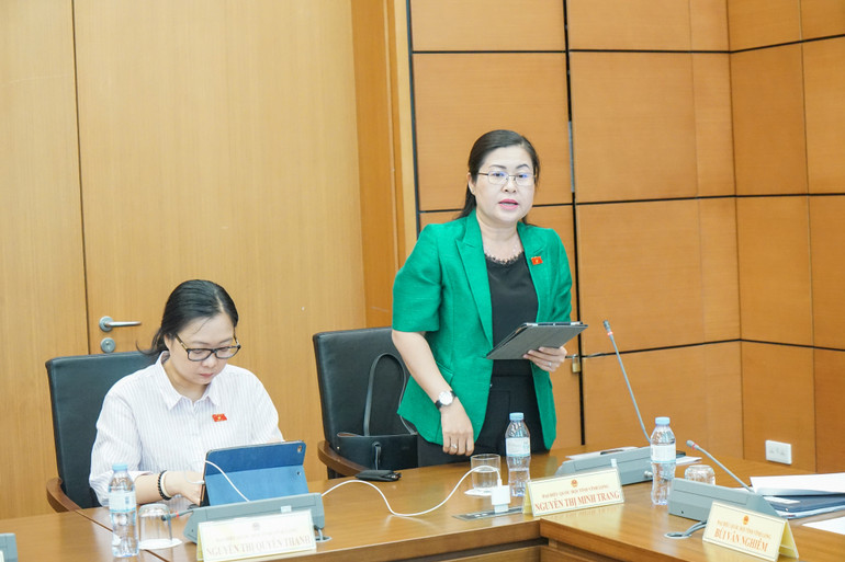 Đại biểu Quốc hội Nguyễn Thị Minh Trang (đoàn Vĩnh Long) phát biểu. (Ảnh: TRUNG HƯNG) Đại biểu Quốc hội Nguyễn Thị Minh Trang (đoàn Vĩnh Long) phát biểu. (Ảnh: TRUNG HƯNG)