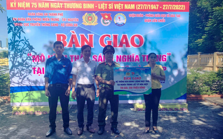 Bàn giao Công trình Thắp sáng Nghĩa trang phường Hoà Hiệp Nam.
