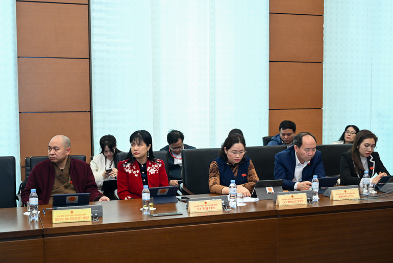 Các đại biểu Quốc hội tại phiên thảo luận Tổ 8. (Ảnh: DUY LINH) Các đại biểu Quốc hội tại phiên thảo luận Tổ 8. (Ảnh: DUY LINH)