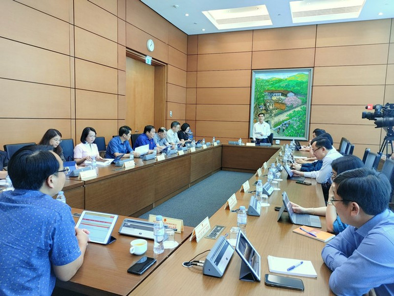 Quang cảnh phiên thảo luận tại Tổ 14 chiều 27/5. (Ảnh: TRUNG HƯNG)