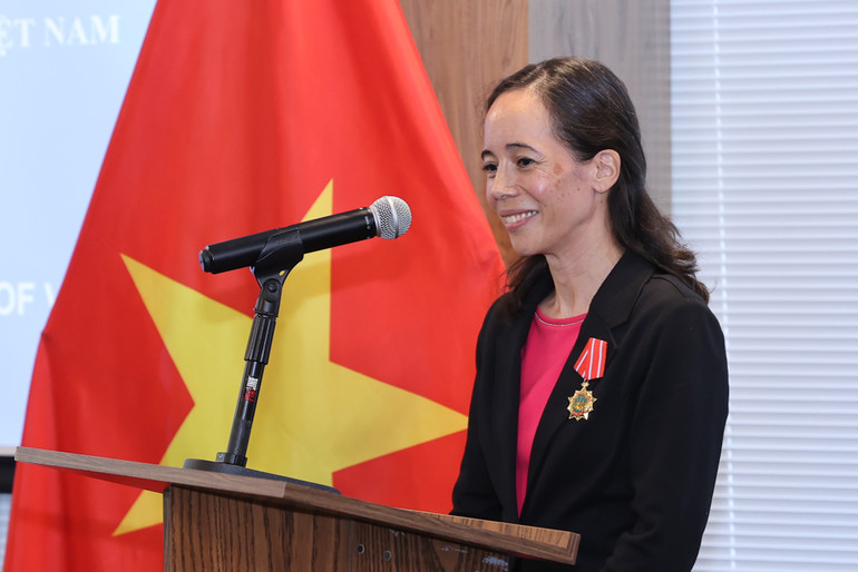 Bà Aurélia Nguyen phát biểu ý kiến tại lễ trao Huân chương Hữu nghị. (Ảnh: NHẬT BẮC) Bà Aurélia Nguyen phát biểu ý kiến tại lễ trao Huân chương Hữu nghị. (Ảnh: NHẬT BẮC)