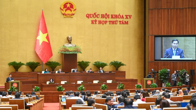 Chủ nhiệm Ủy ban Tài chính, Ngân sách của Quốc hội Lê Quang Mạnh trình bày Báo cáo tiếp thu, giải trình và chỉnh lý dự thảo Luật Đầu tư công (sửa đổi). (Ảnh: DUY LINH) Chủ nhiệm Ủy ban Tài chính, Ngân sách của Quốc hội Lê Quang Mạnh trình bày Báo cáo tiếp thu, giải trình và chỉnh lý dự thảo Luật Đầu tư công (sửa đổi). (Ảnh: DUY LINH)