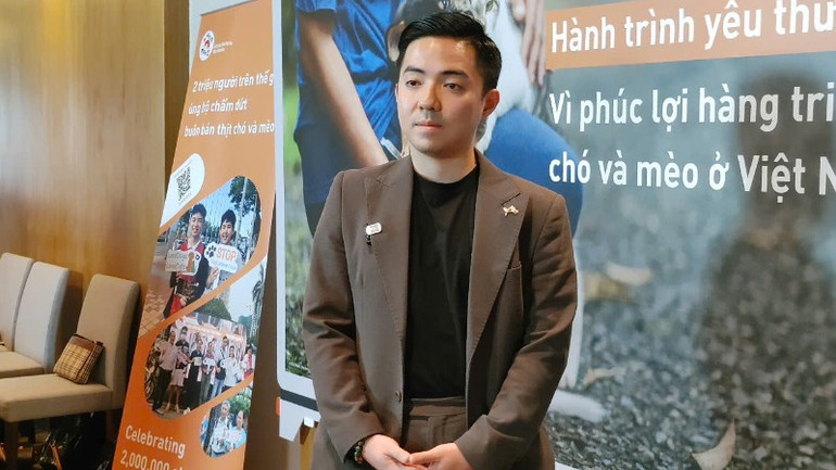 Bác sĩ thú y Vương Tuấn Phong, Phòng khám Thú y Gaia Hà Nội. (Ảnh: TRUNG HƯNG)