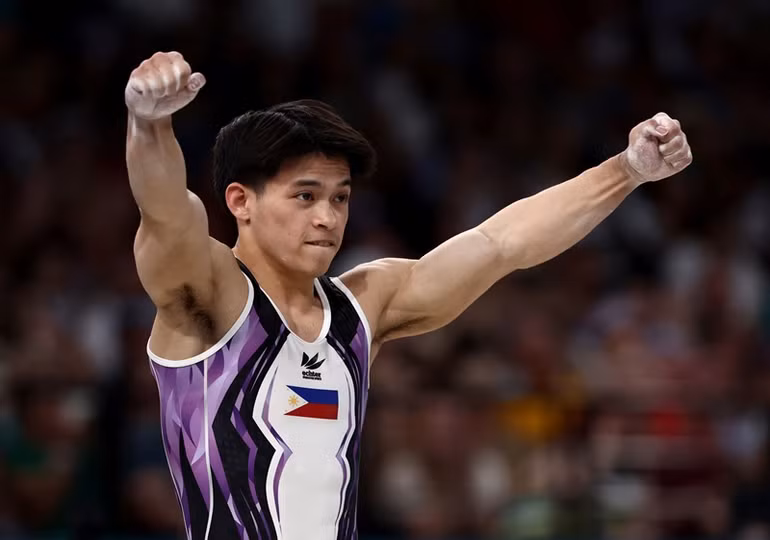 Carlos Yulo phấn khích sau khi hoàn thành phần thi. Riêng mình anh đã đem về 2 tấm Huy chương Vàng Thế vận hội cho Philippines tại Paris. (Ảnh: Getty Images) Carlos Yulo phấn khích sau khi hoàn thành phần thi. Riêng mình anh đã đem về 2 tấm Huy chương Vàng Thế vận hội cho Philippines tại Paris. (Ảnh: Getty Images)