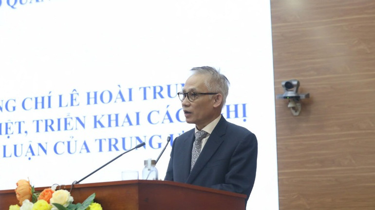 Đồng chí Lê Hoài Trung phát biểu tại hội nghị.