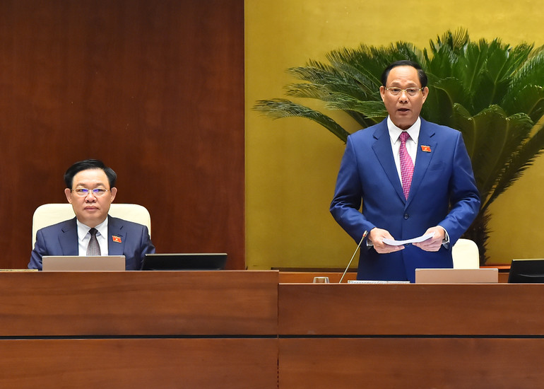 Phó Chủ tịch Quốc hội Trần Quang Phương điều hành nội dung phiên họp sáng 27/10. (Ảnh: THỦY NGUYÊN)