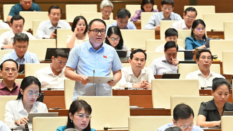 Đại biểu Phạm Trọng Nghĩa (Lạng Sơn) phát biểu. (Ảnh: BÙI GIANG)