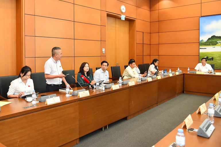 Quang cảnh phiên thảo luận tại Tổ 8 của Quốc hội, chiều 18/6. (Ảnh: THỦY NGUYÊN)