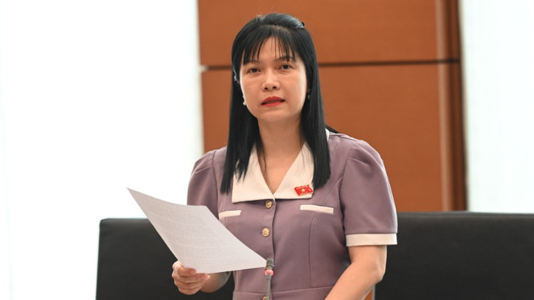 Đại biểu Tạ Thị Yên (Đoàn Điện Biên) phát biểu. (Ảnh: BÙI GIANG)