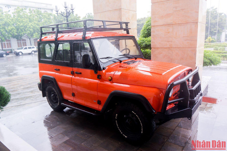 Cận cảnh 1 trong 3 chiếc xe địa hình chuyên dụng UAZ Hunter Expedition, là quà tặng của Hội Người Việt Nam tại Liên bang Nga cho Cục Cứu hộ-Cứu nạn.
