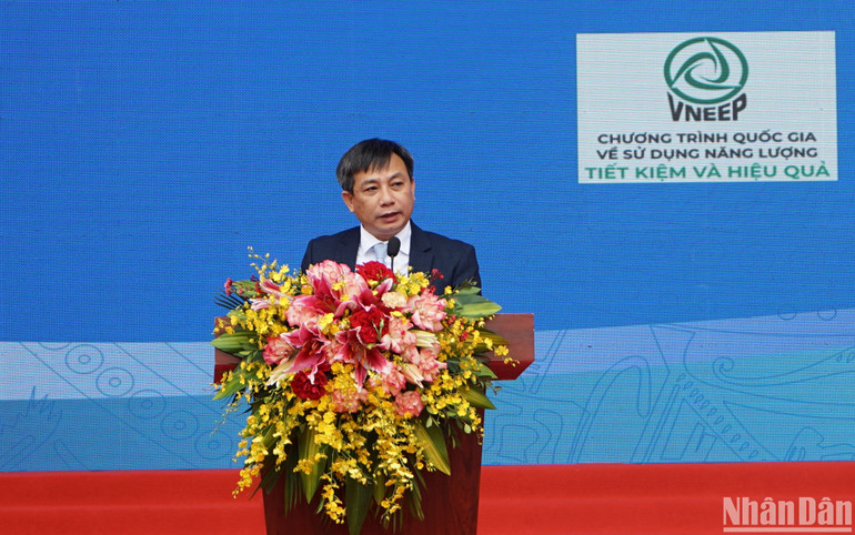 Ông Phan Toàn Thắng, Chánh Văn phòng Hội Nhà báo Việt Nam công bố thể lệ giải. (Ảnh: TRUNG HƯNG)