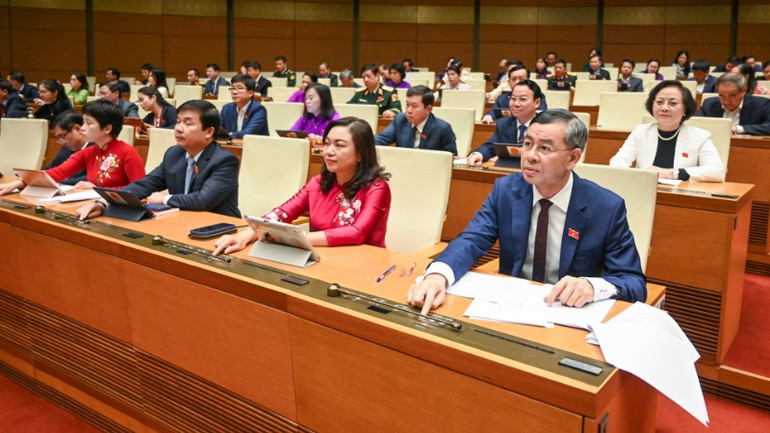 Quốc hội biểu quyết thông qua Luật Điện lực (sửa đổi). (Ảnh: DUY LINH)