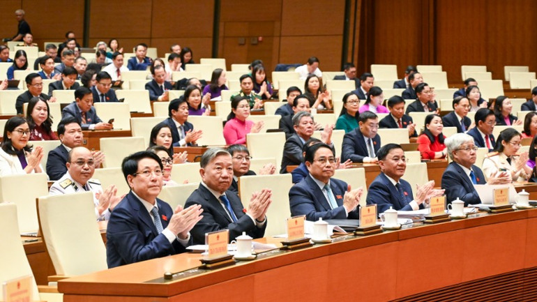 Lãnh đạo Đảng, Nhà nước và các đại biểu Quốc hội tham dự phiên bế mạc. (Ảnh: DUY LINH)