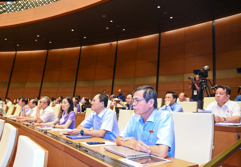 Các đại biểu tham dự phiên họp của Quốc hội, chiều 31/10. (Ảnh: DUY LINH)