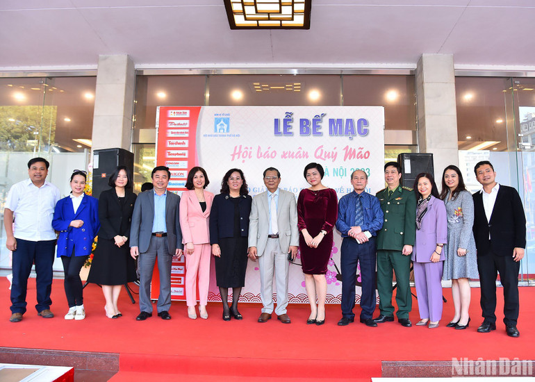 Các đại biểu tham dự lễ bế mạc Hội báo. (Ảnh: THỦY NGUYÊN)