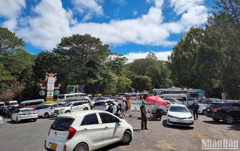 Khu du lịch thác Datanla-Đà Lạt ngày mùng 5 Tết. Khu du lịch thác Datanla-Đà Lạt ngày mùng 5 Tết.