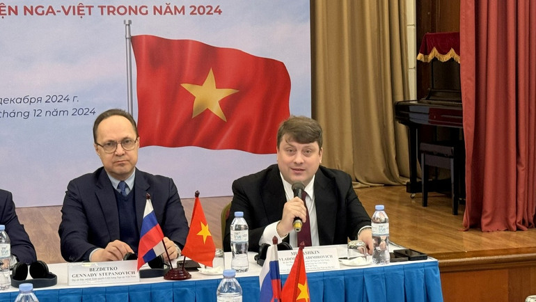 Giám đốc Trung tâm Khoa học và Văn hóa Nga tại Hà Nội, ông V.V. Murashkin phát biểu. (Ảnh: TRUNG HƯNG)