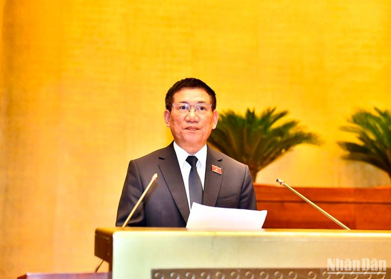 Bộ trưởng Tài chính Hồ Đức Phớc báo cáo về công tác thực hành tiết kiệm, chống lãng phí năm 2022. (Ảnh: ĐĂNG KHOA)