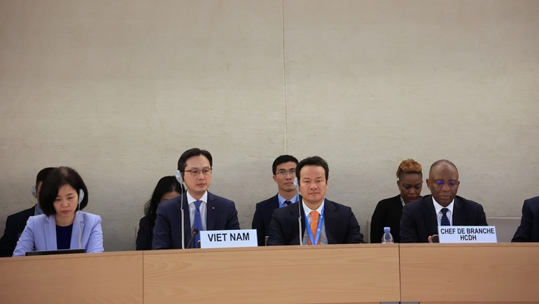 Đoàn đại biểu Việt Nam do Thứ trưởng Ngoại giao Đỗ Hùng Việt dẫn đầu tham gia Phiên đối thoại về Báo cáo quốc gia của Việt Nam theo Cơ chế rà soát định kỳ phổ quát (UPR) chu kỳ IV của Hội đồng Nhân quyền Liên hợp quốc. (Ảnh: TTXVN)