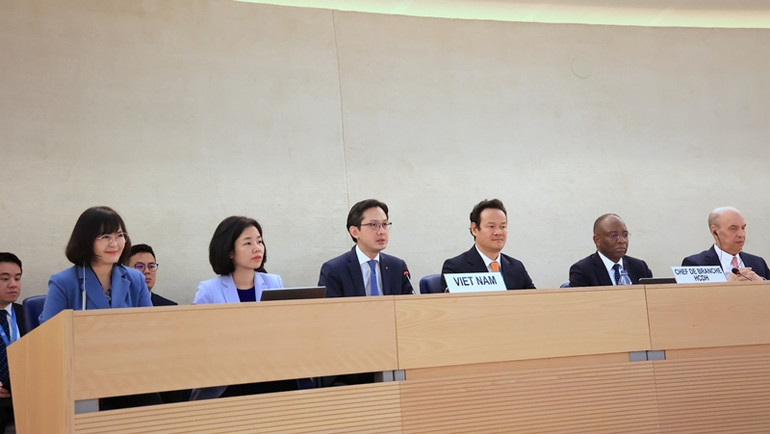 Thứ trưởng Ngoại giao Đỗ Hùng Việt phát biểu tại Phiên đối thoại về Báo cáo quốc gia của Việt Nam theo Cơ chế rà soát định kỳ phổ quát (UPR) chu kỳ IV của Hội đồng Nhân quyền Liên hợp quốc. (Ảnh: TTXVN)