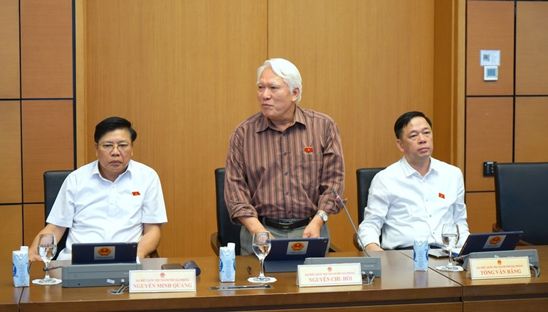 Đại biểu Nguyễn Chu Hồi - Đoàn đại biểu Quốc hội thành phố Hải Phòng phát biểu thảo luận. (Ảnh: TRUNG HƯNG)