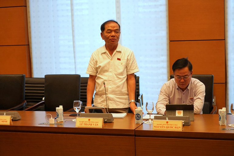 Đại biểu Lê Thanh Vân - Đoàn đại biểu Quốc hội tỉnh Cà Mau phát biểu thảo luận. (Ảnh: TRUNG HƯNG)