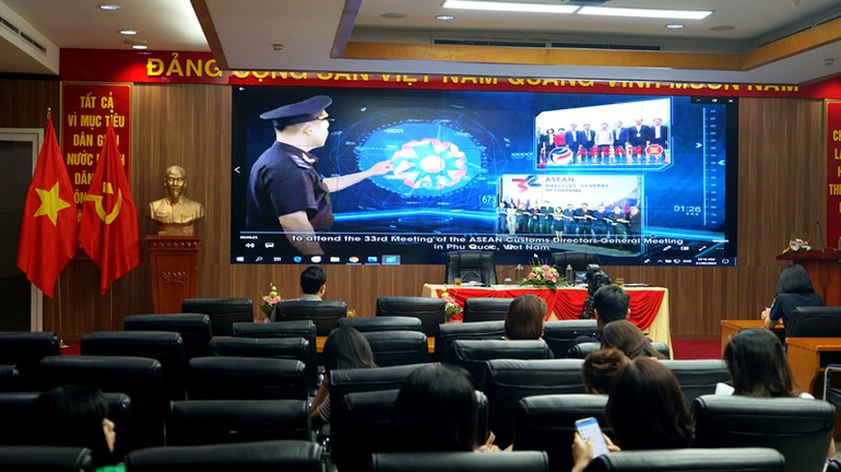 Video giới thiệu về Hội nghị Tổng cục trưởng Hải quan ASEAN lần thứ 33 tại họp báo. (Ảnh: TRUNG HƯNG)