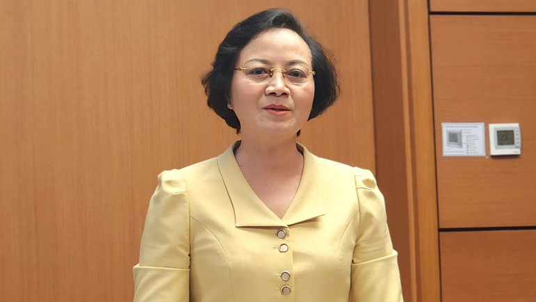 Bộ trưởng Nội vụ Phạm Thị Thanh Trà lý giải vì sao chưa bỏ lương cơ sở và hệ số lương. (Ảnh: TRUNG HƯNG)