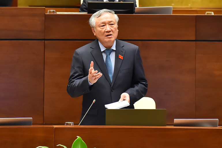 Chánh án Tòa án nhân dân tối cao Nguyễn Hòa Bình phát biểu giải trình, làm rõ thêm một số vấn đề đại biểu Quốc hội nêu. (Ảnh: THỦY NGUYÊN) Chánh án Tòa án nhân dân tối cao Nguyễn Hòa Bình phát biểu giải trình, làm rõ thêm một số vấn đề đại biểu Quốc hội nêu. (Ảnh: THỦY NGUYÊN)