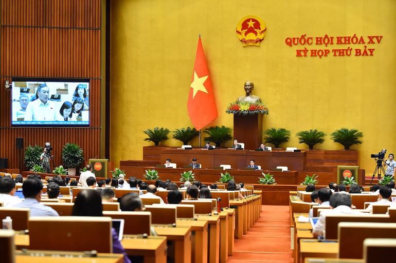 Đại biểu Phạm Văn Hòa (Đồng Tháp) phát biểu. (Ảnh: THỦY NGUYÊN) Đại biểu Phạm Văn Hòa (Đồng Tháp) phát biểu. (Ảnh: THỦY NGUYÊN)