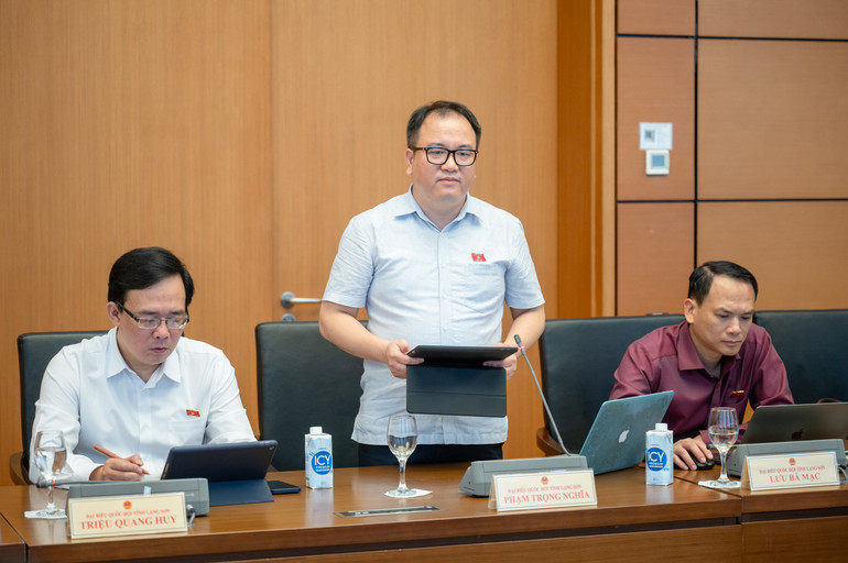 Đại biểu Phạm Trọng Nghĩa (Lạng Sơn) phát biểu. (Ảnh: DUY LINH)