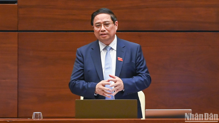 Thủ tướng Chính phủ Phạm Minh Chính trả lời chất vấn của đại biểu Quốc hội. (Ảnh: DUY LINH)