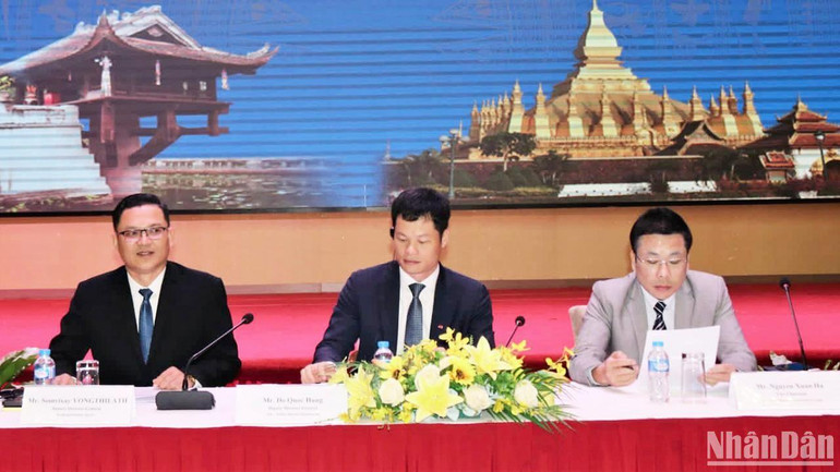 Đại diện Bộ Công thương Việt Nam và Bộ Công thương Lào chủ trì diễn đàn. (Ảnh: HẢI TIẾN) Đại diện Bộ Công thương Việt Nam và Bộ Công thương Lào chủ trì diễn đàn. (Ảnh: HẢI TIẾN)