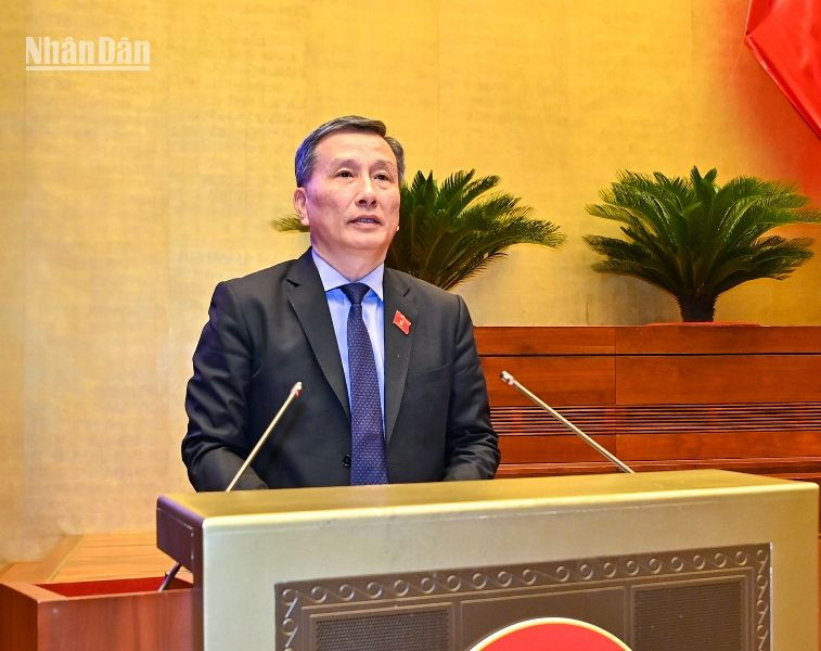 Ủy viên Ủy ban Thường vụ Quốc hội, Chủ nhiệm Ủy ban Khoa học, Công nghệ và Môi trường của Quốc hội Lê Quang Huy trình bày Báo cáo giải trình, tiếp thu, chỉnh lý dự thảo Luật Bảo vệ quyền lợi người tiêu dùng (sửa đổi). (Ảnh: DUY LINH) Ủy viên Ủy ban Thường vụ Quốc hội, Chủ nhiệm Ủy ban Khoa học, Công nghệ và Môi trường của Quốc hội Lê Quang Huy trình bày Báo cáo giải trình, tiếp thu, chỉnh lý dự thảo Luật Bảo vệ quyền lợi người tiêu dùng (sửa đổi). (Ảnh: DUY LINH)