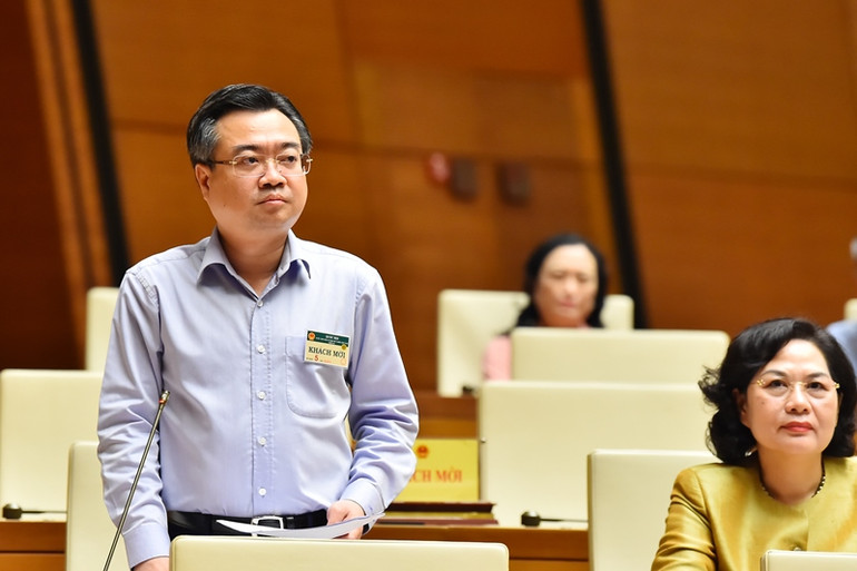 Bộ trưởng Xây dựng Nguyễn Thanh Nghị giải trình, làm rõ các vấn đề đại biểu Quốc hội quan tâm. (Ảnh: THỦY NGUYÊN)