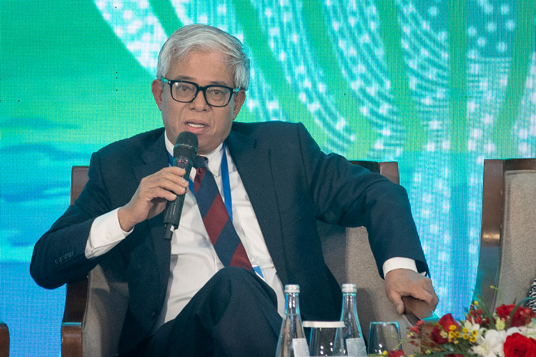 Đại sứ Phạm Quang Vinh, nguyên Thứ trưởng Ngoại giao, nguyên Trưởng SOM ASEAN Việt Nam phát biểu. (Ảnh: SƠN TÙNG) Đại sứ Phạm Quang Vinh, nguyên Thứ trưởng Ngoại giao, nguyên Trưởng SOM ASEAN Việt Nam phát biểu. (Ảnh: SƠN TÙNG)