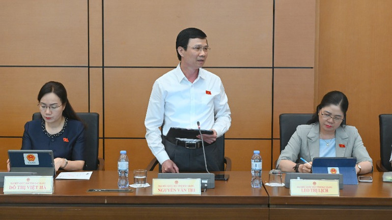 Đại biểu Nguyễn Văn Thi (Bắc Giang) phát biểu tại phiên thảo luận Tổ 14. (Ảnh: BÙI GIANG)