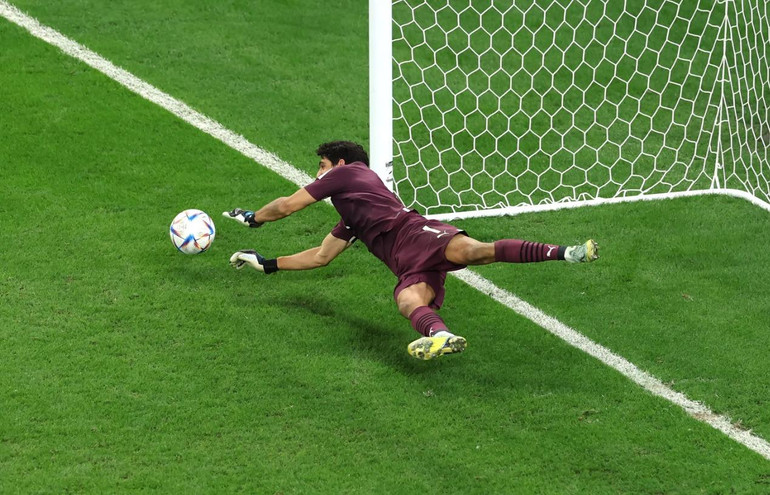 Bounou là người hùng của Maroc khi cản phá được những pha luân lưu quan trọng bên phía Tây Ban Nha. (Ảnh: FIFA)