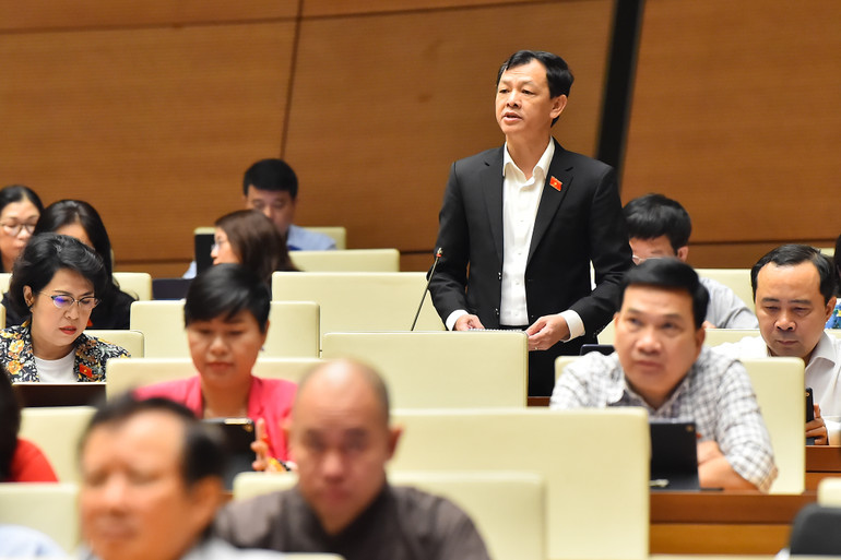 Đại biểu Nguyễn Tri Thức - Đoàn đại biểu Quốc hội Thành phố Hồ Chí Minh. (Ảnh: THỦY NGUYÊN) Đại biểu Nguyễn Tri Thức - Đoàn đại biểu Quốc hội Thành phố Hồ Chí Minh. (Ảnh: THỦY NGUYÊN)