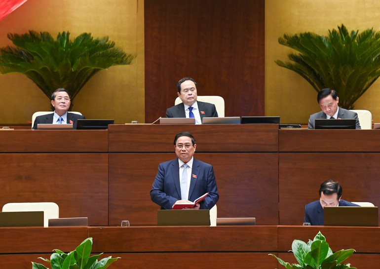 Thủ tướng Chính phủ Phạm Minh Chính trả lời chất vấn của đại biểu Quốc hội. (Ảnh: DUY LINH)