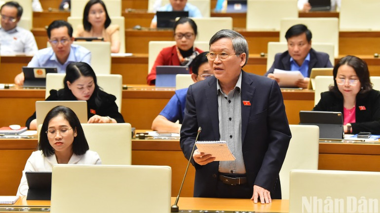 Đại biểu Tô Văn Tám (Kon Tum) phát biểu. (Ảnh: THỦY NGUYÊN)