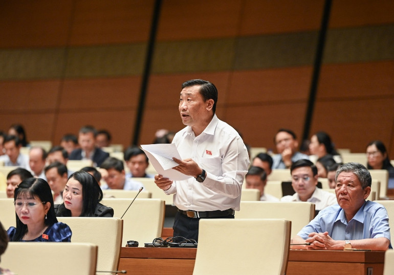 Đại biểu Thạch Phước Bình (Trà Vinh) phát biểu. (Ảnh: DUY LINH)